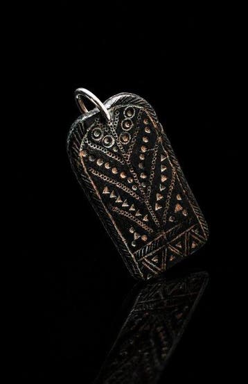 Middeleeuwen / Vikingertijd Brons Bronzen amulet met