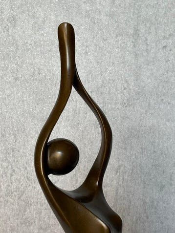 Statue, Modern standbeeld 55 cm - 55 cm - Bronze, Marbre, Antiquités & Art