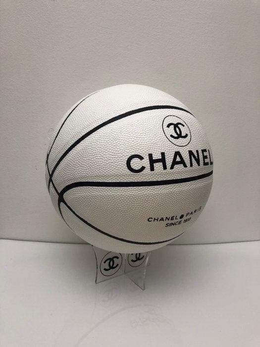 GF Exclusives - Chanel Basketball Artwork By: GF Exclusives, Antiek en Kunst, Kunst | Designobjecten