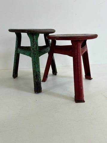 Kruk - Metaal - Twee vintage krukken, Antiek en Kunst
