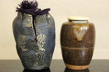 Vaas - Tanba Ware “Katatsuki Chaire” Theekist met schouders