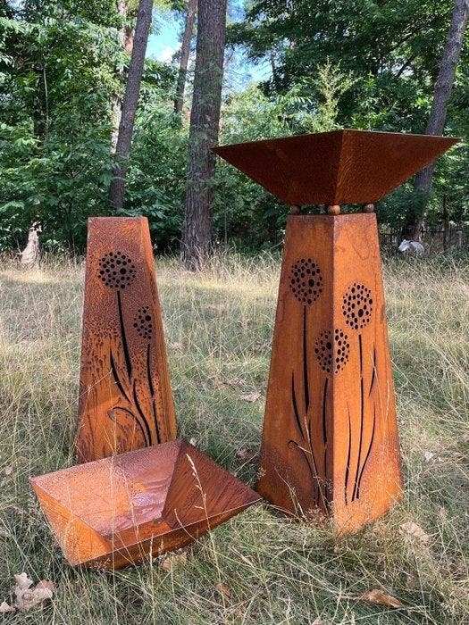 sculptuur, Bloembak - Roest - Zuil - 97 cm - Cortenstaal, Antiek en Kunst, Curiosa en Brocante