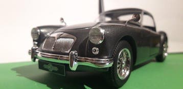 Triple 9 1:18 - Voiture miniature - MGA MK1 A1500 Hardtop