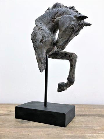 Sculpture, Paard op voetstuk - 43 cm - Polystone/ Résine