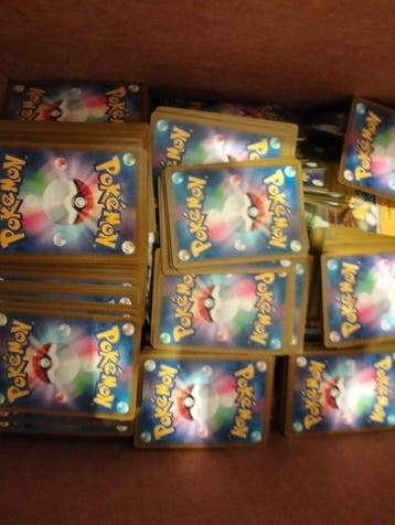 Pokémon - 2850 Bulk kaarten - Pikachu, Lapras Foil - Various