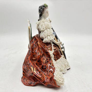 Aelteste Volkstedter - Figuur - Antique Dresden Porcelain, Antiek en Kunst