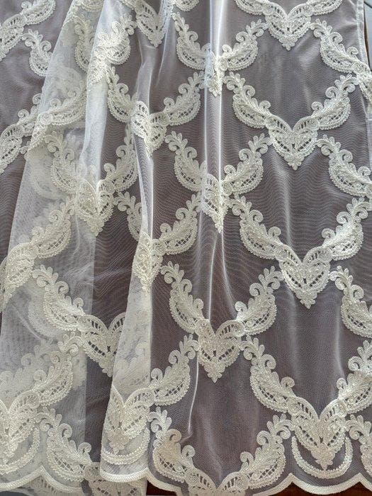 Exclusieve tulestof, volledig met de hand geborduurd, met, Antiek en Kunst, Antiek | Tapijten, Tafelkleden en Textiel