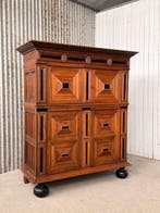 Kast - Kussen kast, Panelenkast, kolommenkast, rankenkast,