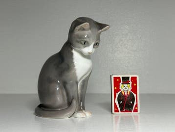 Bing & Grondahl - Beeldje - Porcelain figurine Sitting Cat