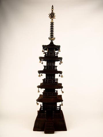 Métal - Très belle, une pagode à cinq étages (goju-no-tou