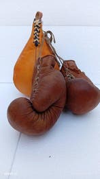 Industriële apparatuur - Punchball en een paar handschoenen