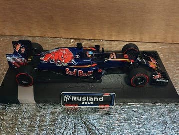 Minichamps 1:18 - Voiture de course miniature - Scuderia