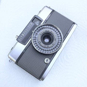 Olympus EE-2 Halfkleinbeeldcamera