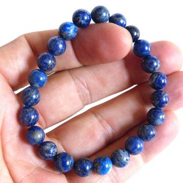 Uitzonderlijke collectie armbanden van lapis lazuli, agaat,