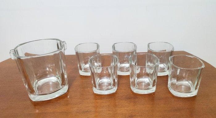 Dans le gout de Cristal dArques - Drinkservies voor 6 (7) -, Antiquités & Art, Antiquités | Meubles | Tables