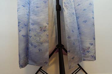 Kimono japonais en soie dépoque – bleu lavande doux avec