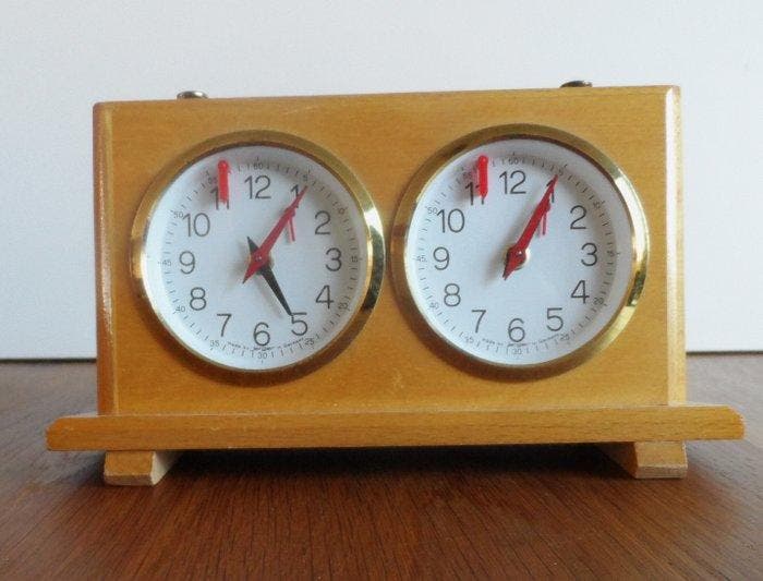 Schaakspel - JERGER Chess-clock - Hout, Antiek en Kunst, Curiosa en Brocante