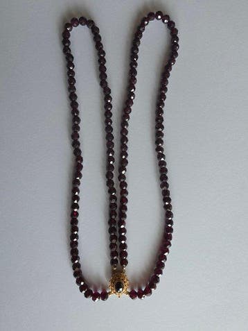 Collier avec pendentif - 18 carats Or jaune, grenat, Handtassen en Accessoires, Antieke sieraden
