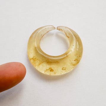 Dong Son Geel archaïsch glas Zeldzame oorbel / haarring