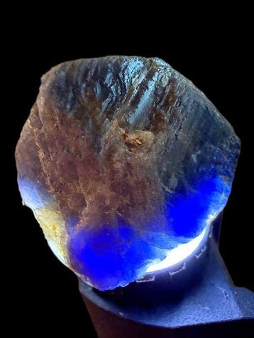 Saphir Cristal de saphir bleu royal éblouissant. Grande