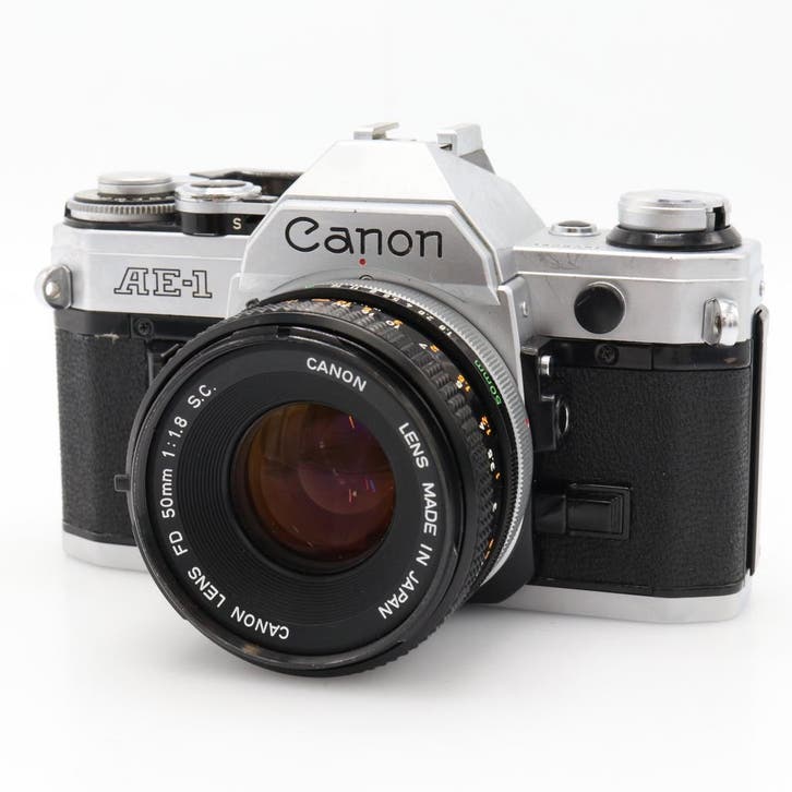 Canon AE-1 zilver + FD 50mm f/1.8 S.C. | Tweedehands, Audio, Tv en Foto, Foto | Lenzen en Objectieven, Zo goed als nieuw, Verzenden