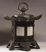 Antieke Japanse bronzen hanglamp met Tokugawa Aoi-mon wapen, Antiek en Kunst