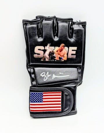 Stipe Miocic - Gesigneerde MMA-handschoen -, Nieuw