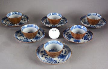 Een Chinese blauw-wit, monochroom chocoladeglazuur, Antiek en Kunst
