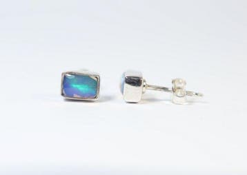 Ethiopisch opaal / Welo-opaal 2 oorstekers / cabochon /, Collections