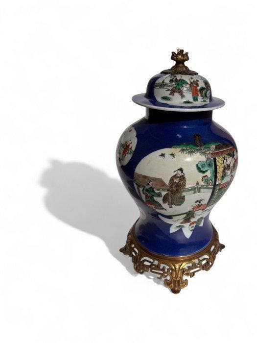 Groot Chinees poederblauw porselein met ormolu-gemonteerd -, Antiek en Kunst, Antiek | Overige Antiek