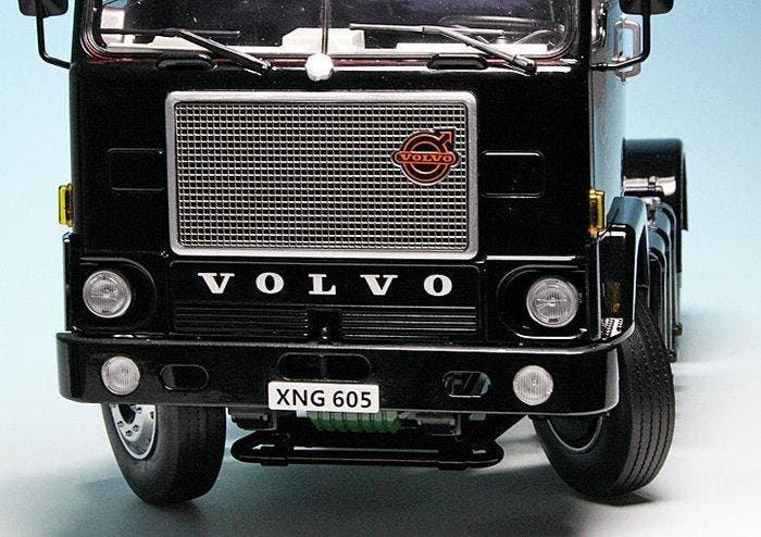 Road Kings 1:18 - Model vrachtwagen - Volvo F88 JSP F1 Team, Hobby en Vrije tijd, Modelauto's | 1:5 tot 1:12