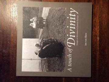 A touch of divinity 9789056251024 J. van IJken, Verzenden, J. van IJken