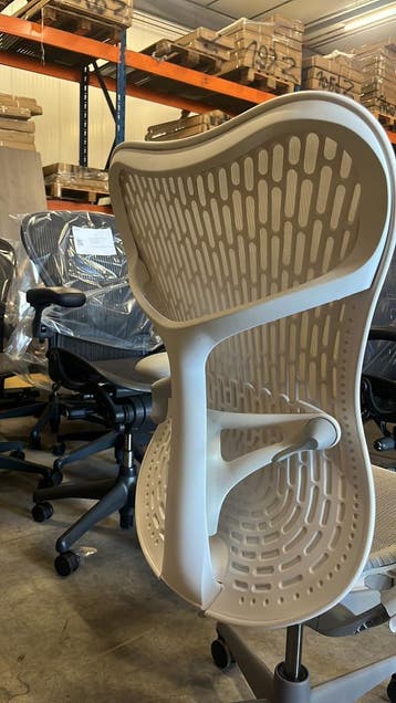 Refurbished Herman Miller Mirra 2 full option, Bureaustoel, Verzenden, Wit, Zo goed als nieuw, Bureaustoel