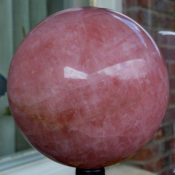 Rozekwarts Fijn gepolijste grote rozenkwartsbol - Hoogte:
