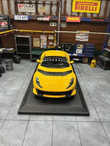 Bburago 1:18 - Modelauto - Ferrari 812 Competition 2021