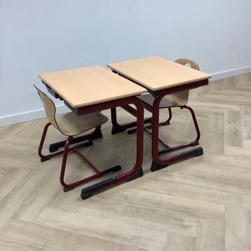 complete schoolset Ergoswing, 10 stuks tafels + stoelen, Huis en Inrichting, Stoelen, Gebruikt, Rood, Hout, Vijf, Zes of meer stoelen