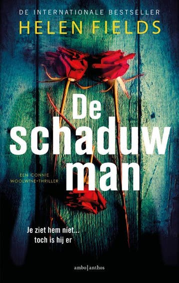 De schaduwman / Connie Woolwine 9789026367922 Helen Fields, Boeken, Verzenden, Zo goed als nieuw, Helen Fields