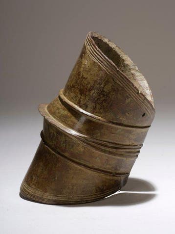 Konda (Ekonda) scheenpantser / Enkelvaluta (“Konga”) – Konda, Antiek en Kunst