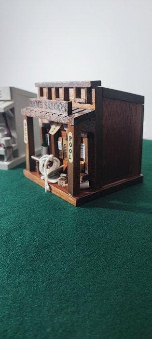 Enesco - Enesco - Spaarpot (2) - Kersenhout, Antiquités & Art, Curiosités & Brocante