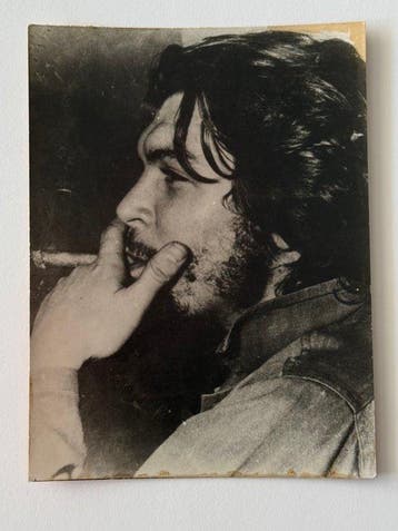LIFE Photograph Magazine. - Ernesto Che Guevara fumando un