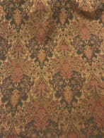 Arazzo van het Hof: Verwevingen van oker, koraal en Testa di