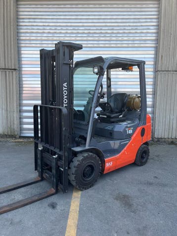 Toyota 02-8FGF18- Chariot élévateur gaz 1800 kg - Triplex, Chariot élévateur