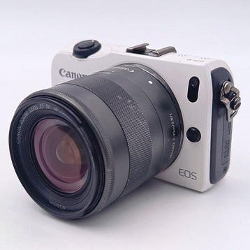 Canon EOS M Body with EF-M 18-55mm f/3.5-5.6 IS STM Lens Kit, Nieuw