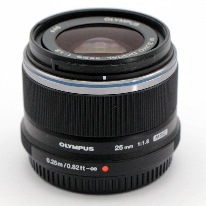 Olympus MFT 25mm F/1.8 M.Zuiko Digital + Olympus filter en, Audio, Tv en Foto, Fotocamera's Digitaal