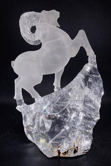 Sculpture de chèvre en quartz clair de qualité collection –