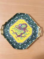 Octagonaal porseleinen dienblad met cloisonné-emaille in