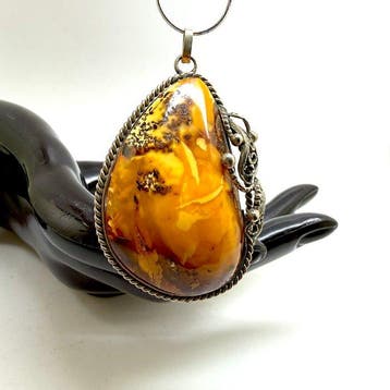 Ancien pendentif avec ambre baltique naturelle blanche, 8,99