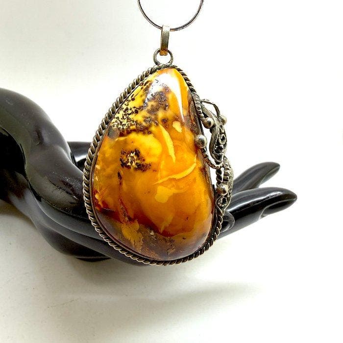 Ancien pendentif avec ambre baltique naturelle blanche, 8,99, Verzamelen, Mineralen en Fossielen