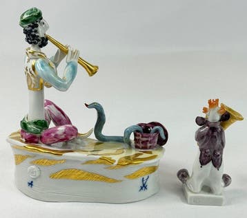 Meissen - Beeldje - Snake Charmer & Music Clown Peter Strang