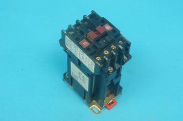 Telemecanique LP1-D123BA65 3 pole contactor 24 VDC coil with, Ophalen of Verzenden